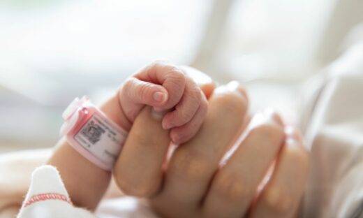 Colla speciale salva una neonata da una rara malformazione