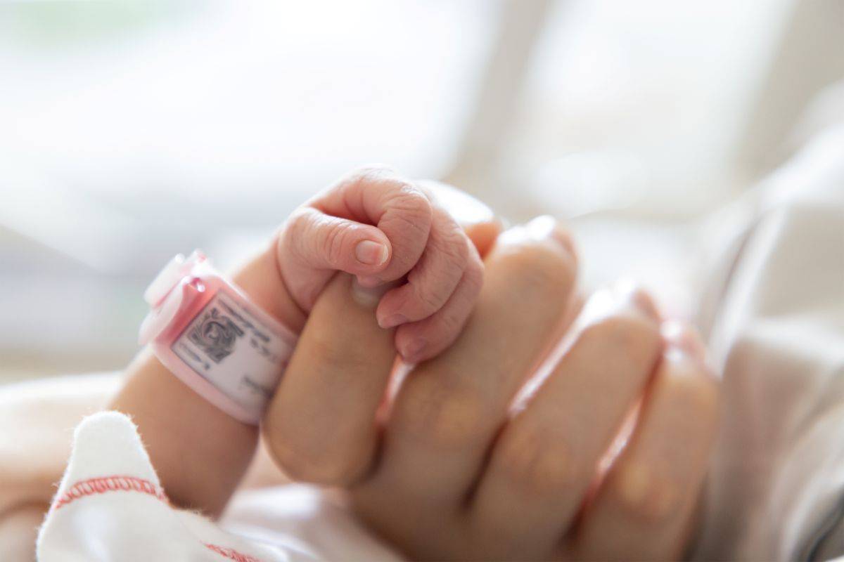 Colla speciale salva una neonata da una rara malformazione