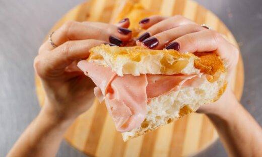 Quel panino che mangi tutti i giorni potrebbe farti male