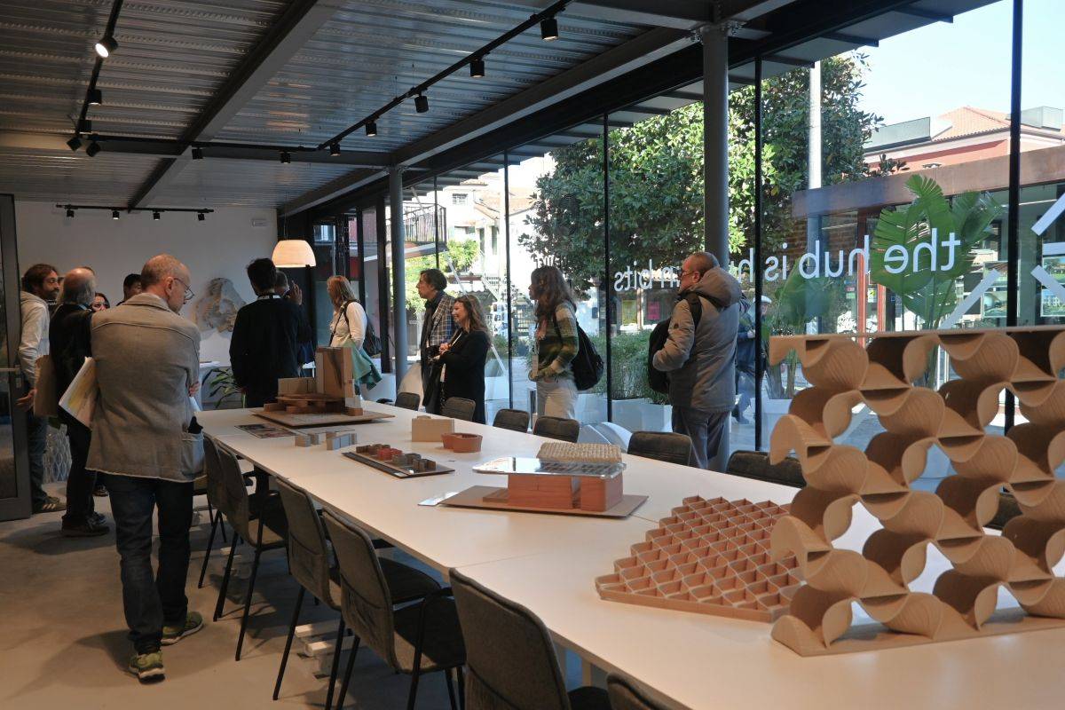 The HuB - Human Bits