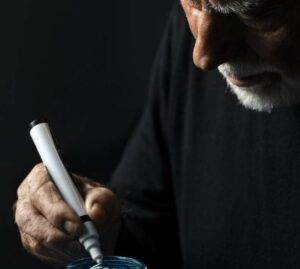 È morto Fabrizio Plessi, l’artista che ha fatto scorrere Venezia dentro la luce