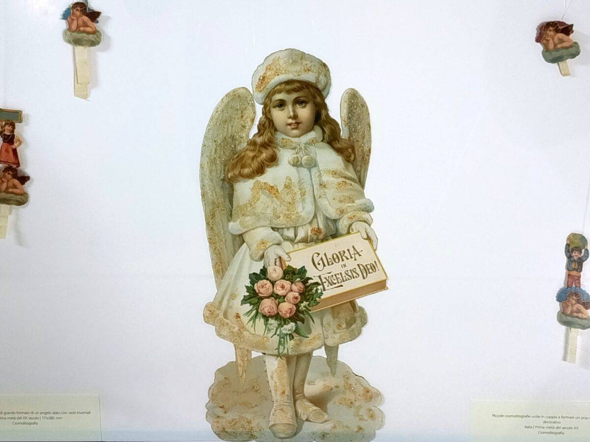 Angeli in tasca: fede, arte e sorprese in miniatura