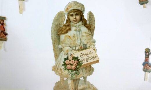 Angeli in tasca: fede, arte e sorprese in miniatura