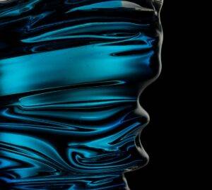 Le sculture liquide di Plessi: "Perdersi in un bicchier d'acqua"