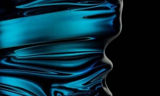 Le sculture liquide di Plessi: "Perdersi in un bicchier d'acqua"