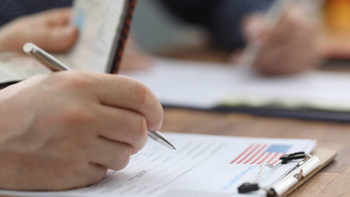 USA, maxi stretta sui turisti: servirà consegnare 5 anni di social, email e perfino il DNA