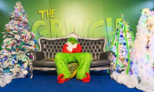 Grinch e Krampus invadono Caorle: il Natale più lungo d’Italia è sul mare