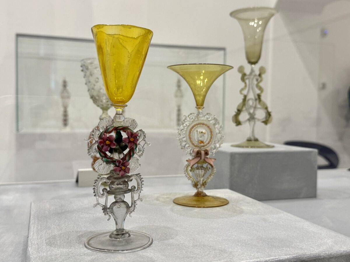 Murano presenta al mondo i gioielli del vetro veneziano dell'800
