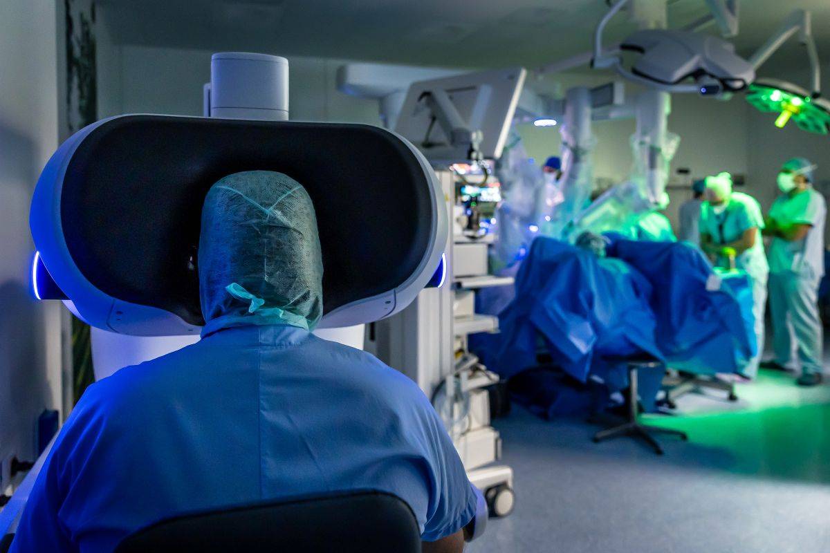 A Verona i primi tre interventi in Italia con il Robot chirurgico Da Vinci 5