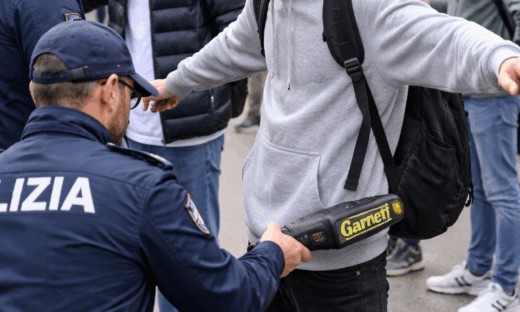 A scuola più sicuri: arriva il metal detector