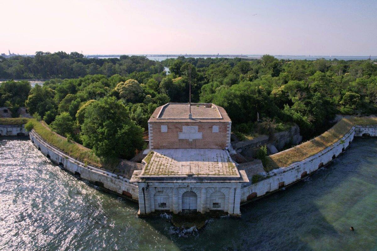 Venezia: un bastione storico diventa laboratorio di arte e natura