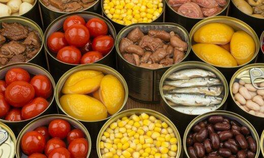 Attenzione agli alimenti in lattina e plastica: il Bisfenolo A dei rivestimenti può essere pericoloso
