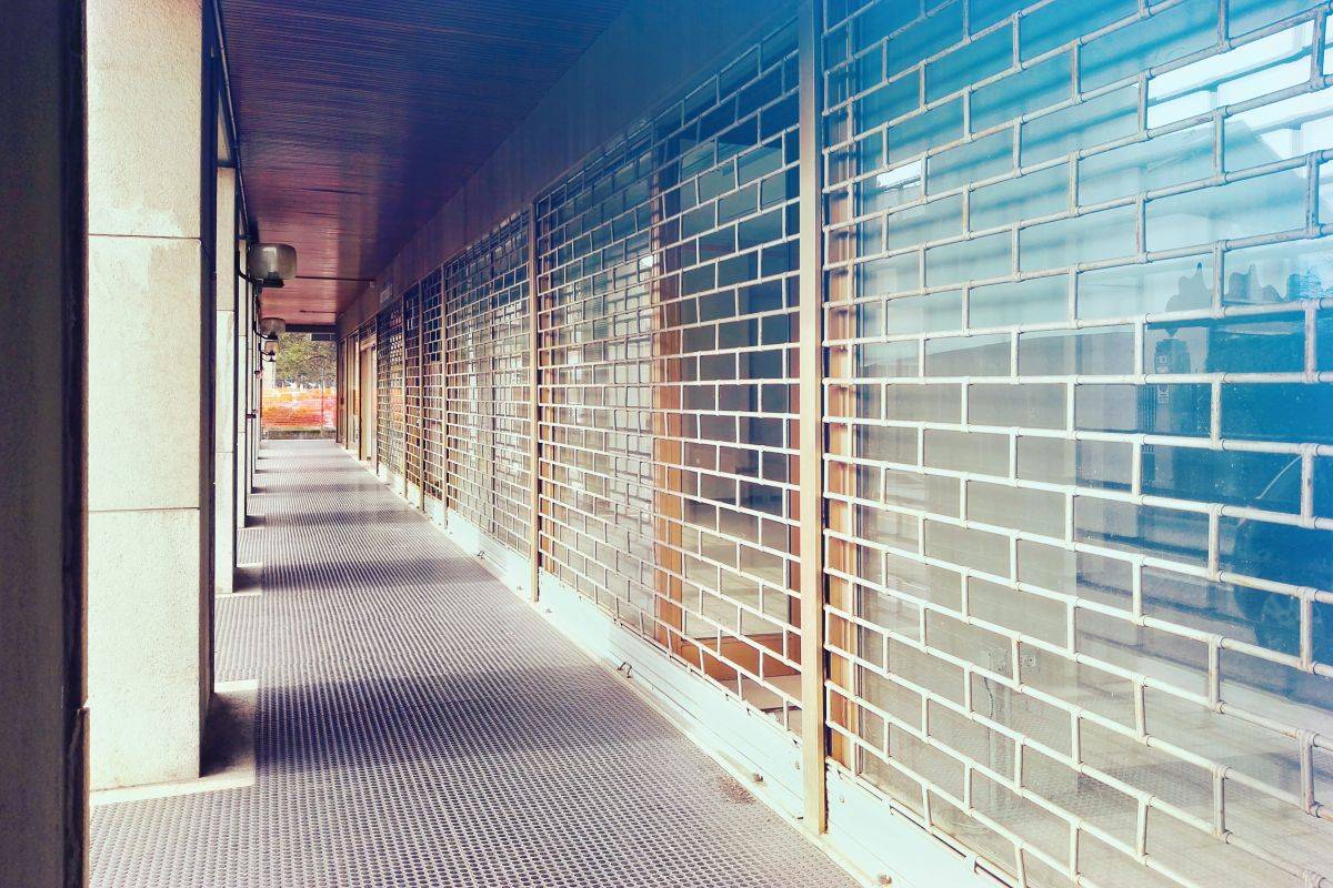 Negozi che chiudono, città che cambiano: in 13 anni spariti 156 mila esercizi