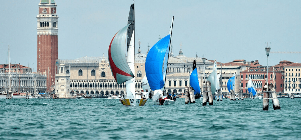 Il Trofeo del Salone Nautico trasforma la laguna in un’arena di campioni