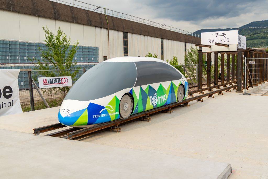 Taxi-treno: il futuro corre sui binari abbandonati