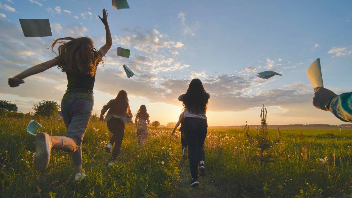 Vacanze, l’allarme degli esperti: l’estate può mettere in crisi gli adolescenti