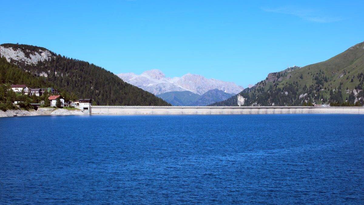 L’acqua delle Dolomiti vale milioni, il Veneto incassa e investe sulla sicurezza