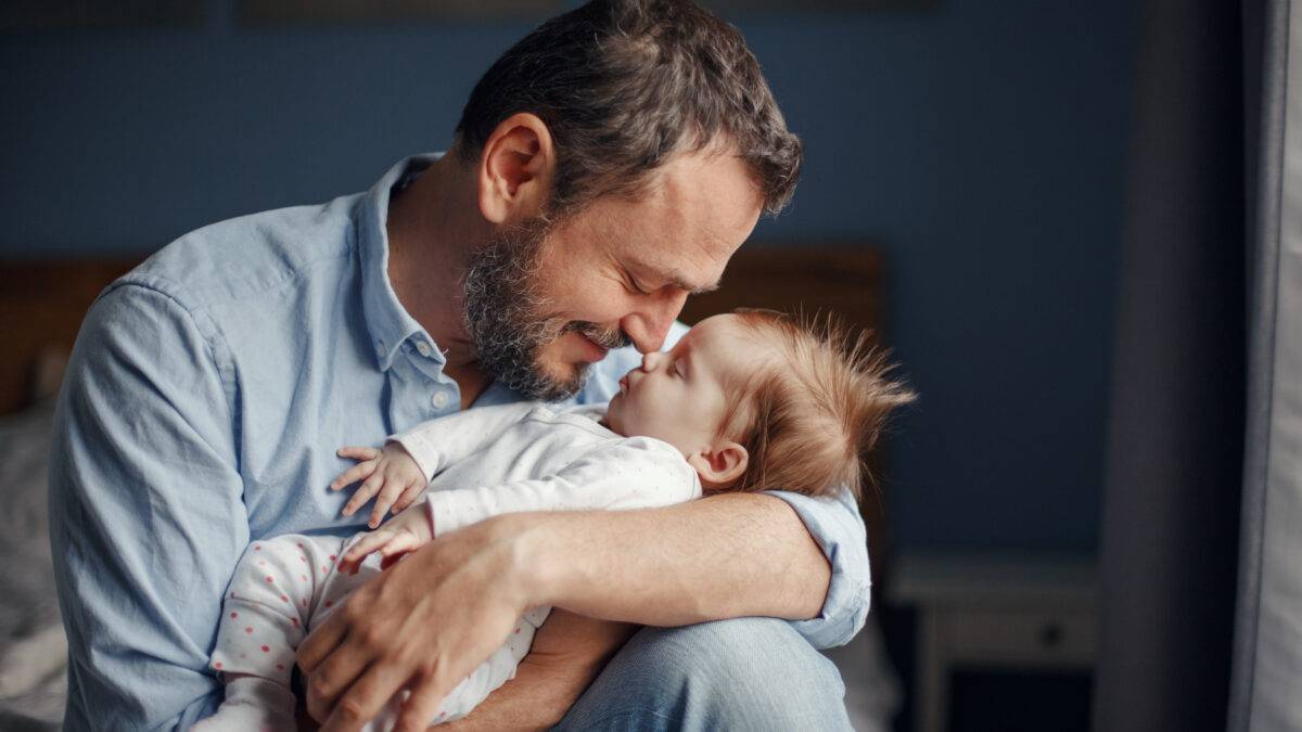 L’odore del padre dà al bebè il “ritmo dell’esplorazione”
