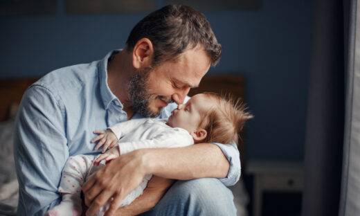 L’odore del padre dà al bebè il “ritmo dell’esplorazione”