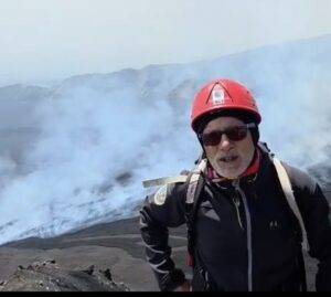 L’Etna è tornato in attività : aeroporto di Catania chiuso fino alle 16