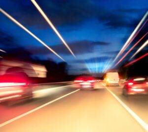 Nuovo Codice della strada, si cambia: patente a 17 anni, sorpasso a destra e nuove multe