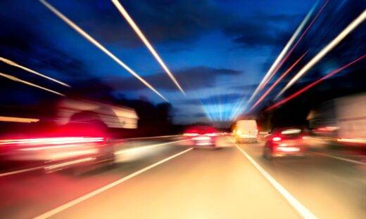 Nuovo Codice della strada, si cambia: patente a 17 anni, sorpasso a destra e nuove multe