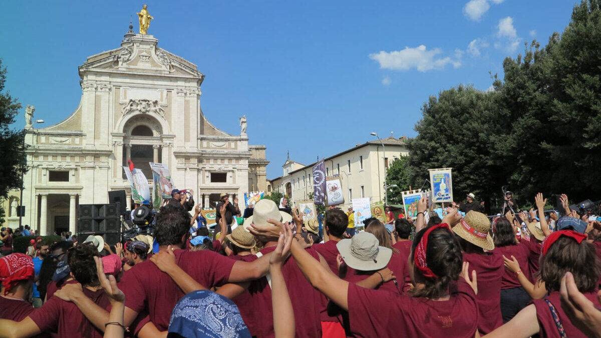 Assisi si riempie di 2.500 giovani: gran finale giovedì con Papa Leone XIV