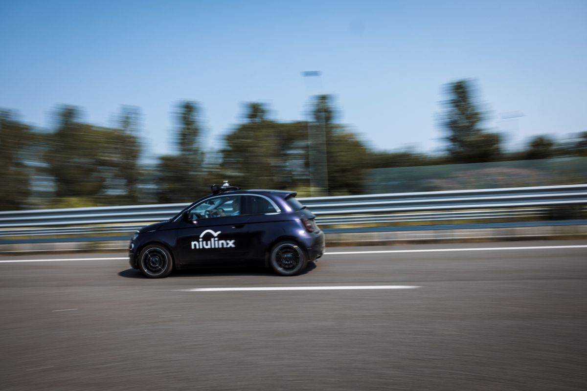 Niente più autista: in Italia arrivano le Fiat 500 che guidano da sole